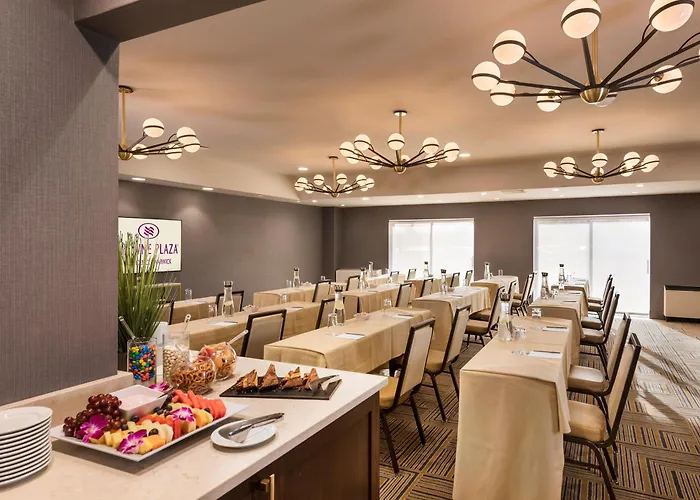 Crowne Plaza Providence-Warwick Hotel